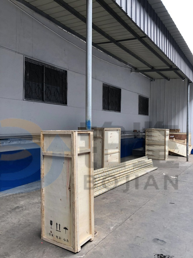 試驗機(jī)打包現(xiàn)場圖.jpg